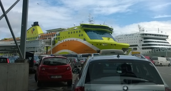 Tallink Superstar odottelemassa matkustajia